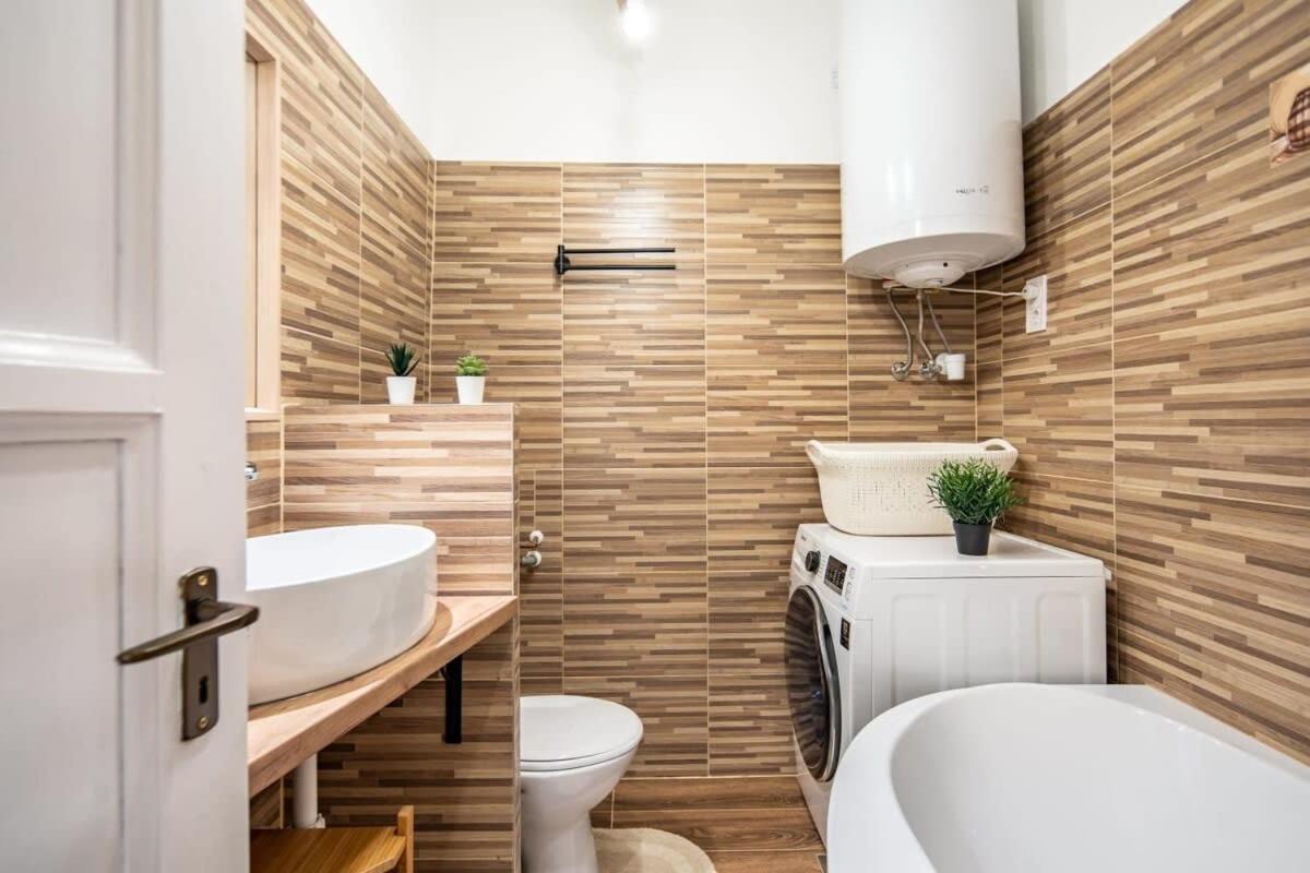 Convenient Apartment At Gastro Driven Location Budapest Exterior photo